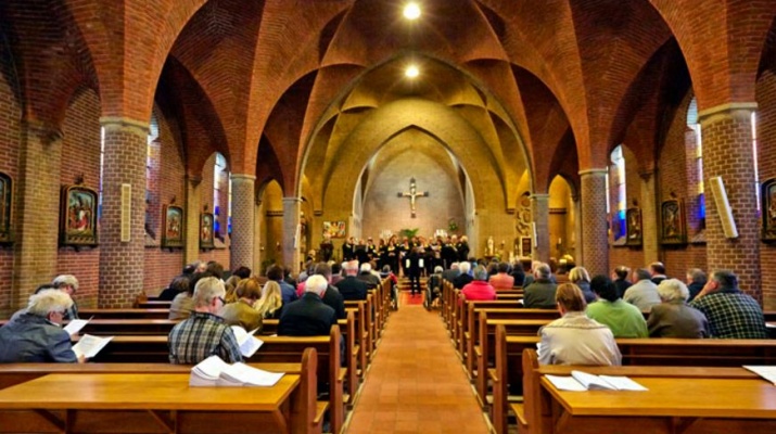 Zangkoor Feeling in de St. Willibrorduskerk in Achter-Drempt