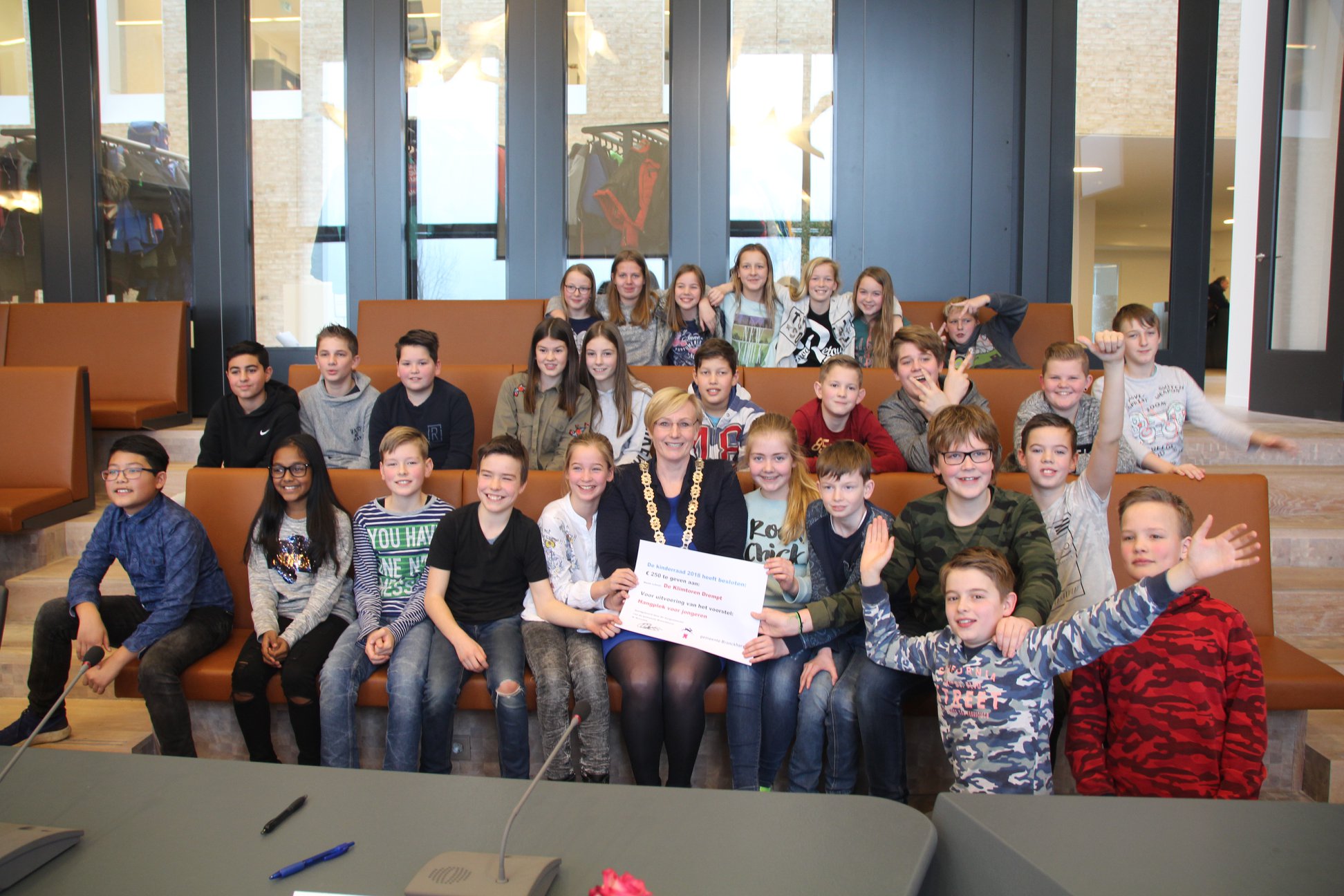 Groep 8 aan de macht in het gemeentehuis! • DREMPT.info