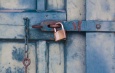 Voorlichting veiligheid in en om uw huis hangslot op deur