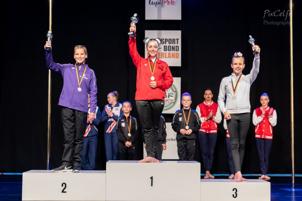 2e plaats voor Iris Jaspers bij NK 2019 Pole Sports Aerial Hoop Novice Female