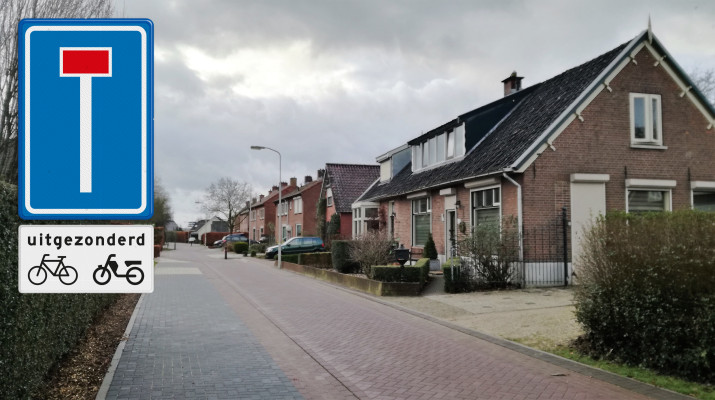 doodlopende weg voor alle verkeer met uitzondering voor fietsers en bromfietsers