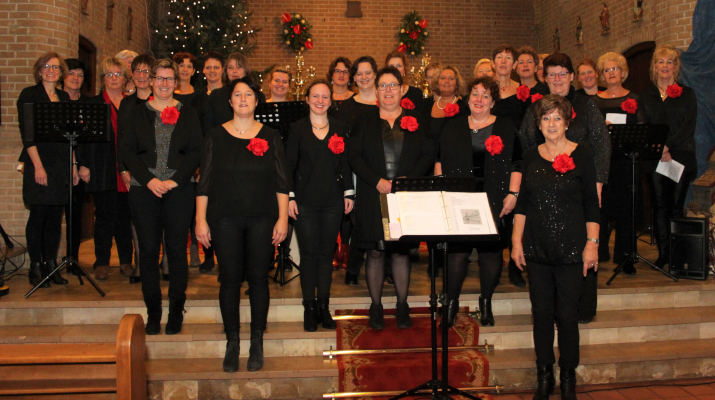 kerstconcert vrouwenkoor in kerk