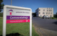 De gebiedsambtenaren zijn er voor u! bord Gemeentehuis gemeente Bronckhorst
