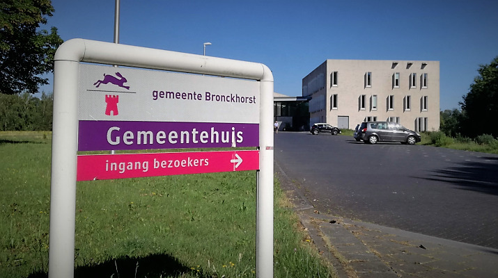 bord Gemeentehuis gemeente Bronckhorst